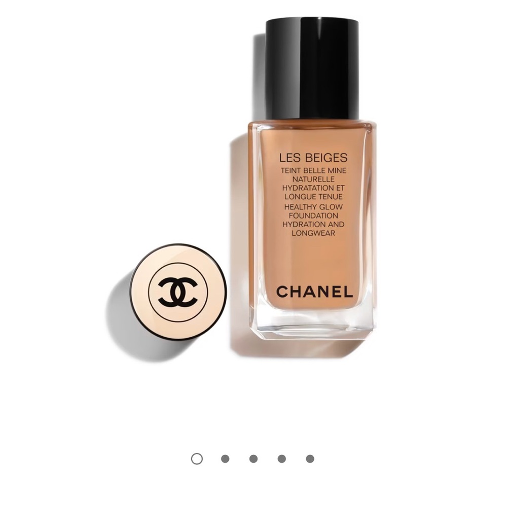 CHANEL Les Beiges Healthy Glow Foundation Hydration and Longwear B60